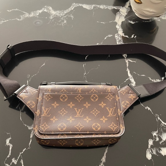 louis vuitton s lock messenger authentic Bag - Picture 2 of 4